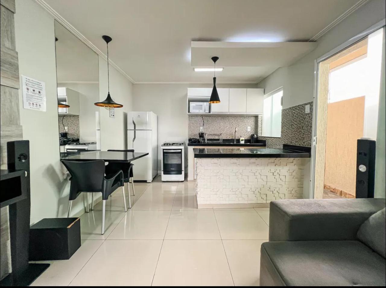 Apto Com Ar Condicionado, Wifi E Smart Tv Apartment *